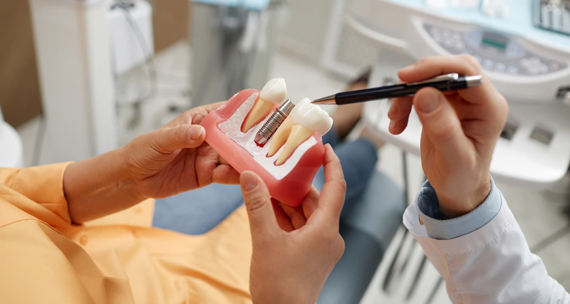 implantes dentales en Bertamiráns
